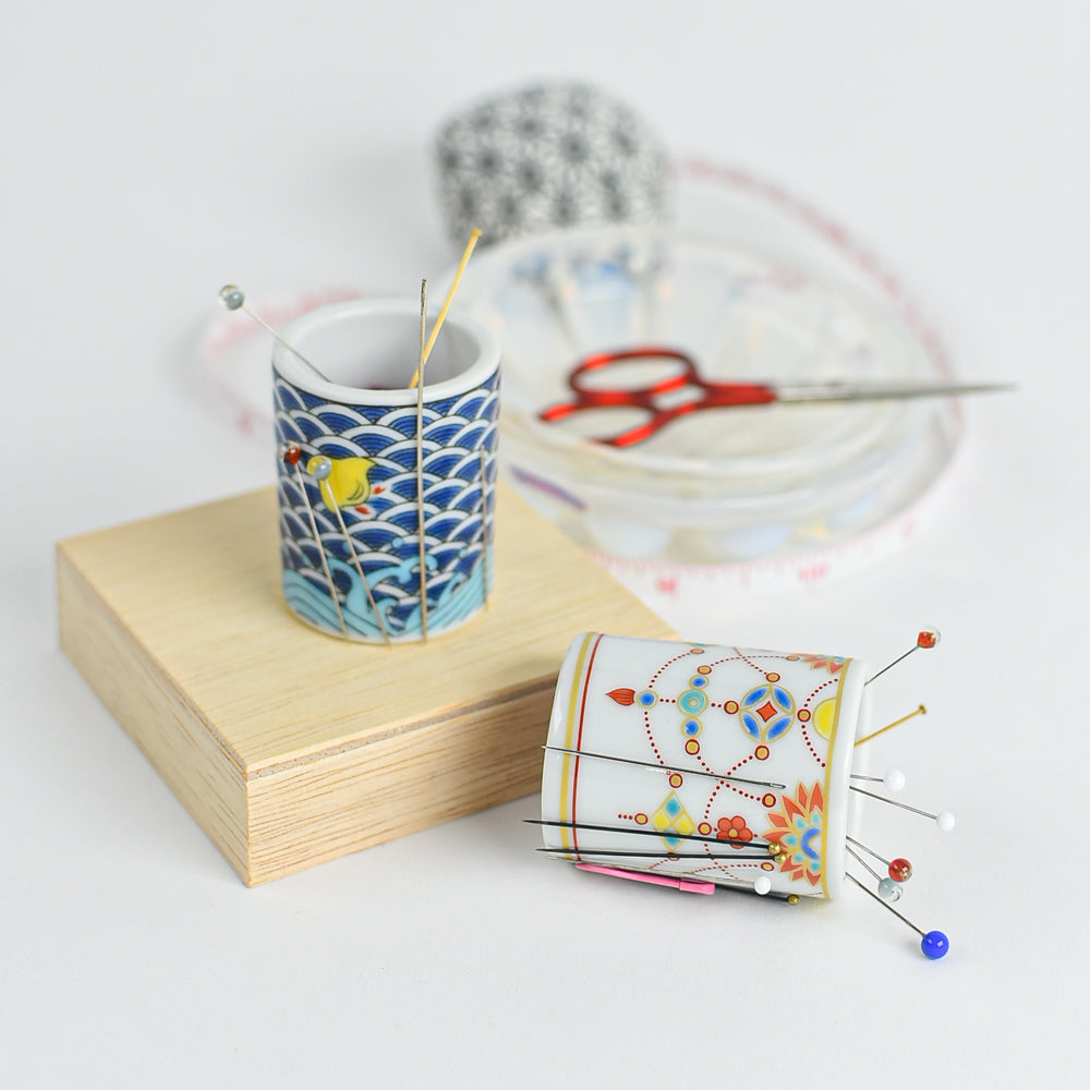 Kutani Magnetic Pin Holder, Plover Waves