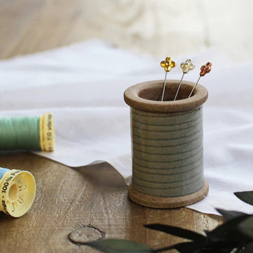 Magnetic Spool Pin Holder, Gray