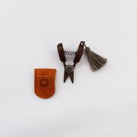 Cohana mini snips, gray tassel, leather case