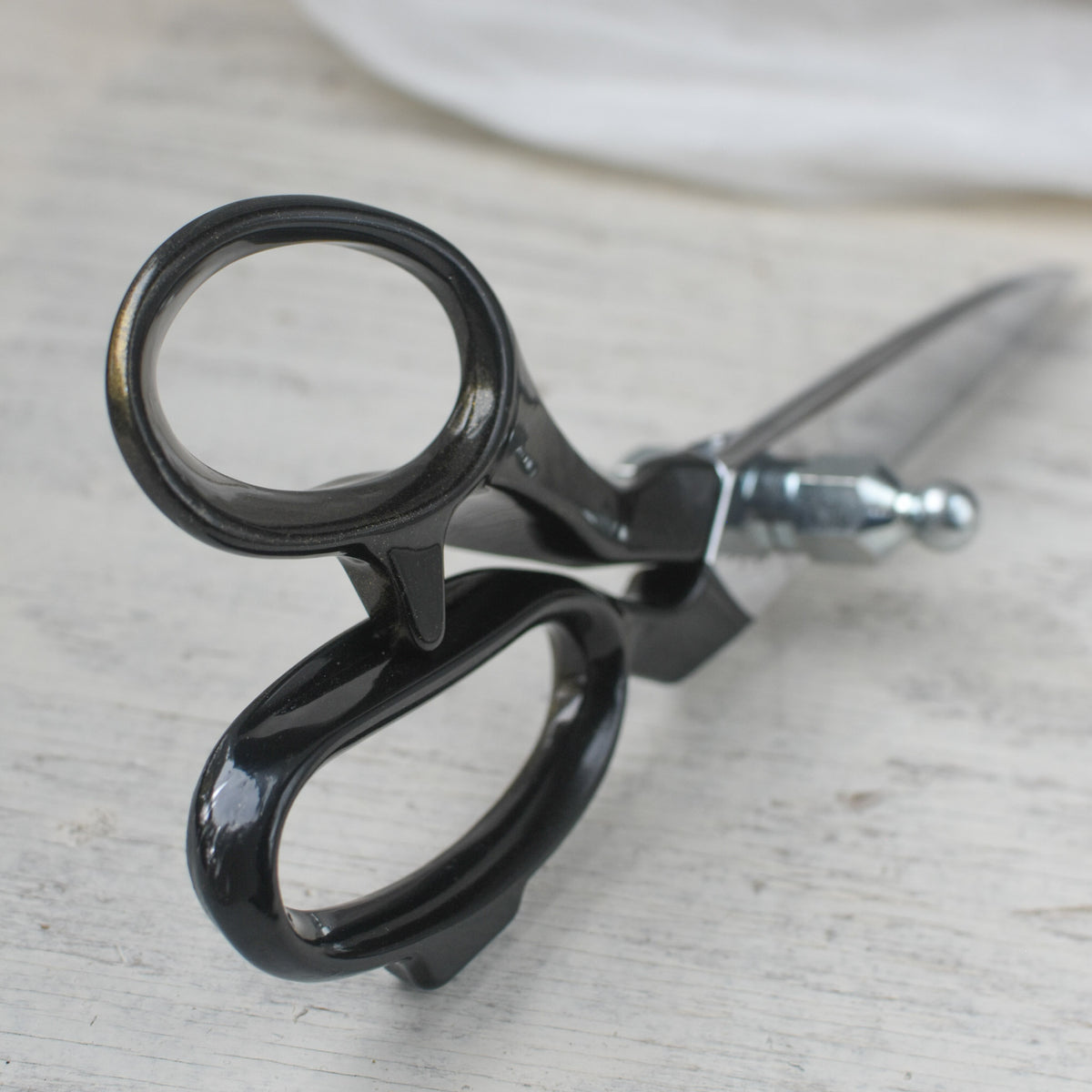 Seki Sewing Shears, Burnt sienna – Brooklyn Haberdashery