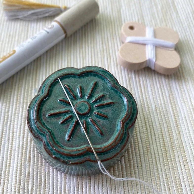 Cohana Awaji Kawara Magnetic Needle Minder with Polisher, Green | Brooklyn Haberdashery