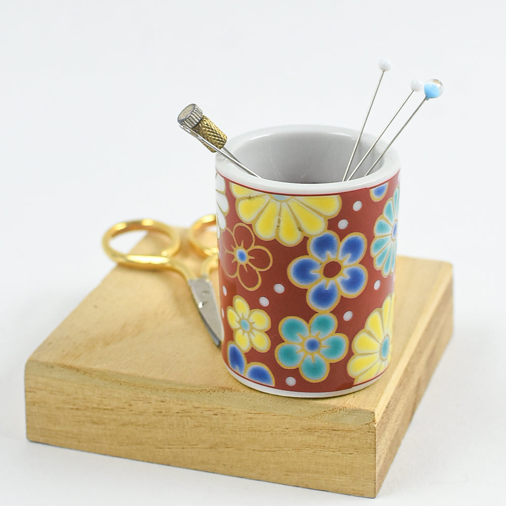 Kutani Magnetic Pin Holder, Red Floral