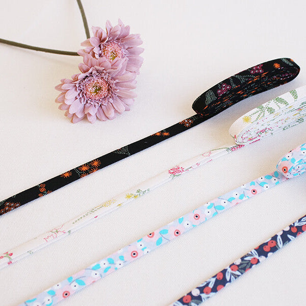 Double Fold Bias Tape 1/2" - Black Floral