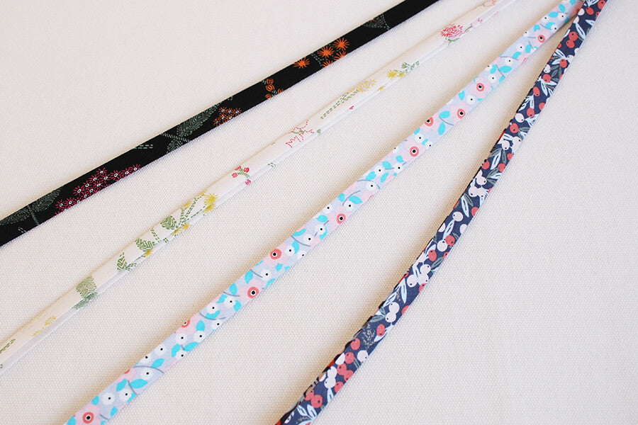Double Fold Bias Tape 1/2" - Black Floral