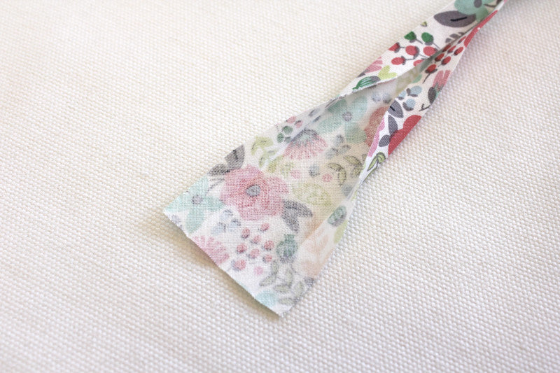 Double Fold Bias Tape 1/2" - Grey Floral