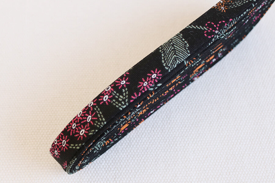 Double Fold Bias Tape 1/2" - Black Floral