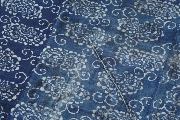 Antique Indigo Katazome Futon-ji – Chrysanthemum & Arabesque, 4 Panels Wide