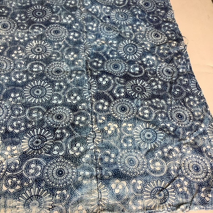 Antique Indigo Futon-ji – Chrysanthemum Medallion & Peony Scrolls, 4 Panels Wide