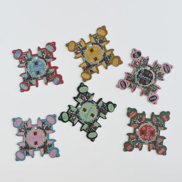 Trés Chic Stitchery Sajou Metal Tin with Miniature Safety Pins