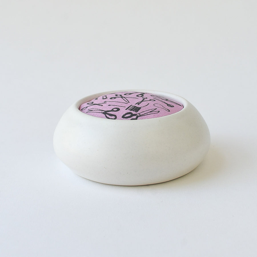 Quintessential Pin Cushion, Taffy Pink scissors