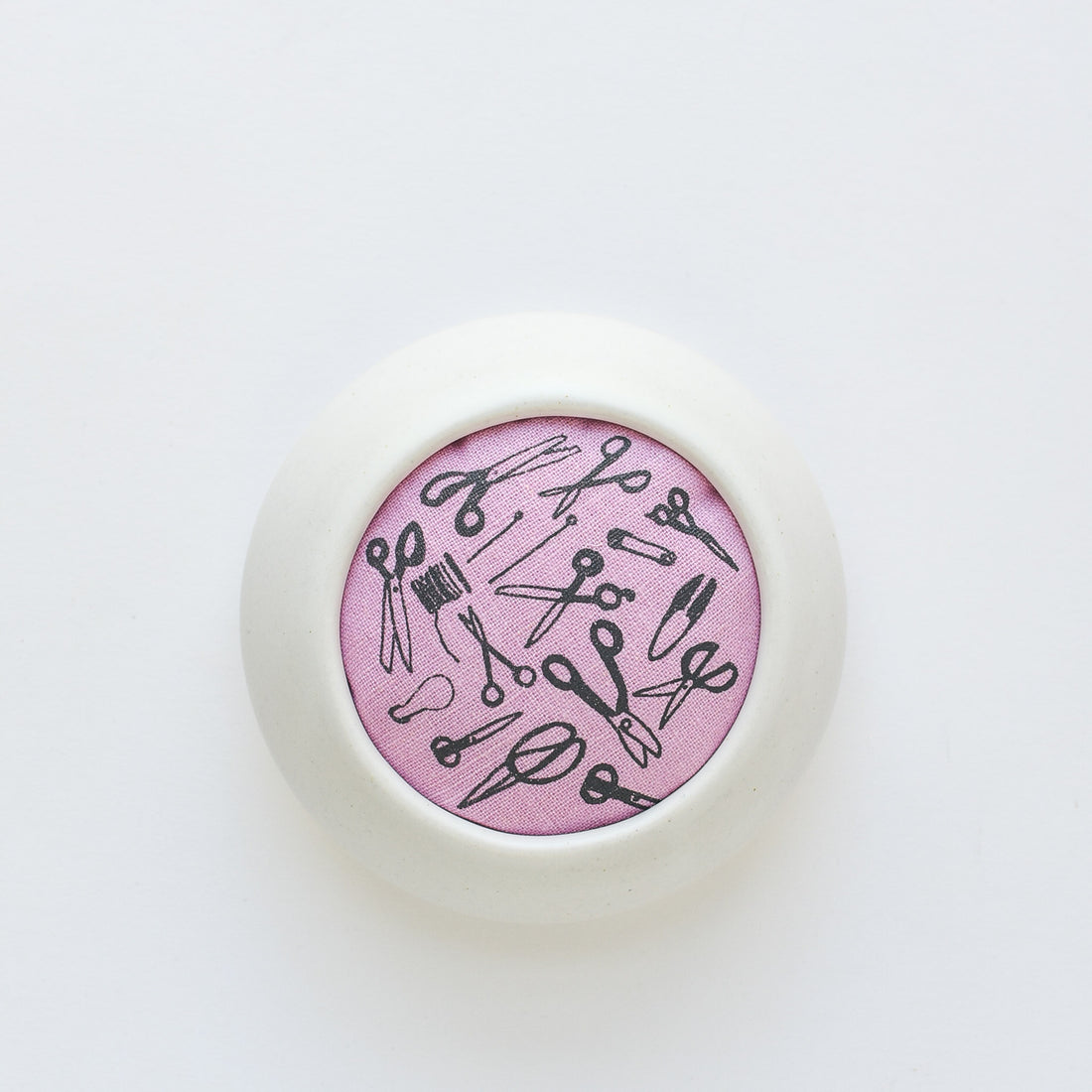 Quintessential Pin Cushion, Taffy Pink scissors